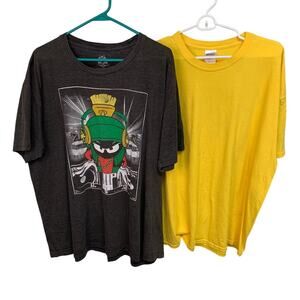 Lot of 2 Looney Tunes Mens 2XL Marvin the Martian Short Sleeve Tee Shirts